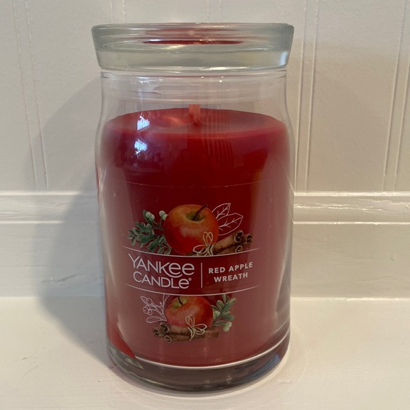 Yankee Candle ‘Red Apple 🍎 Wreath’ candle